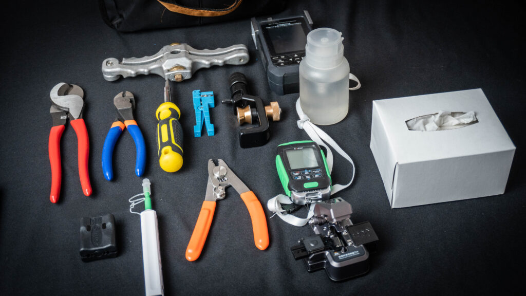 El Kit Indispensable para Todo Técnico en Fibra Óptica: Herramientas Clave para un Trabajo Profesional 8 09072025 DSC00572 ROUHAN TELECOM Tools